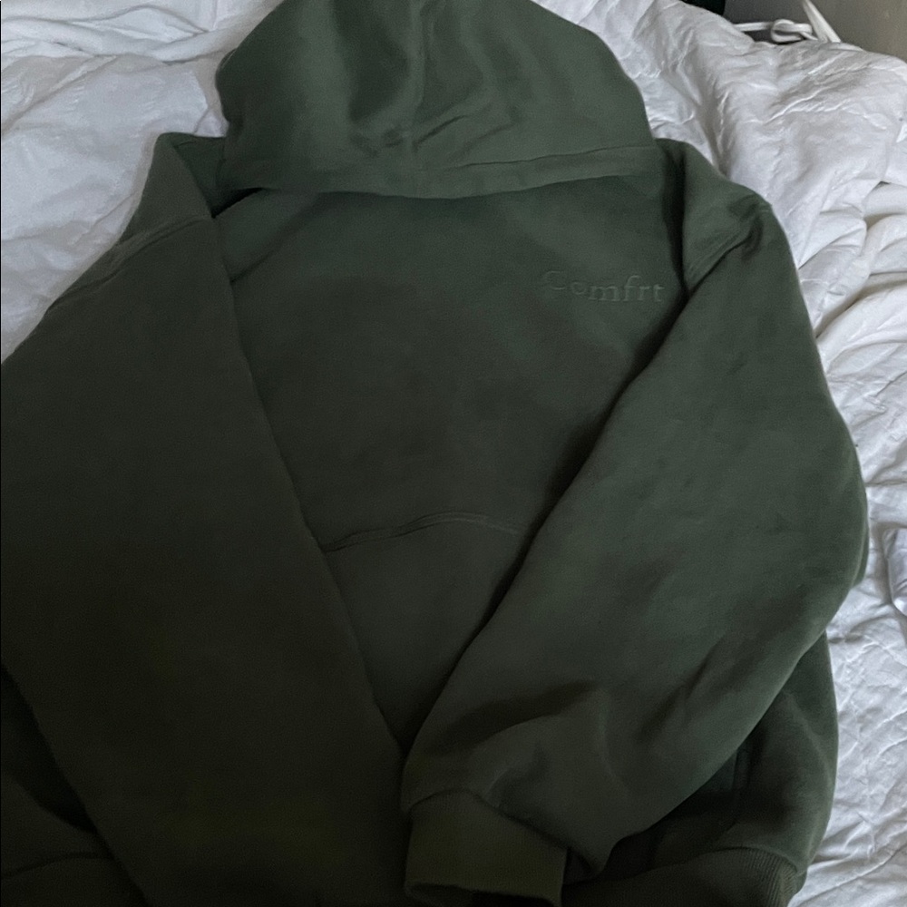 Comfrt Olive Green Crew Neck Sweater